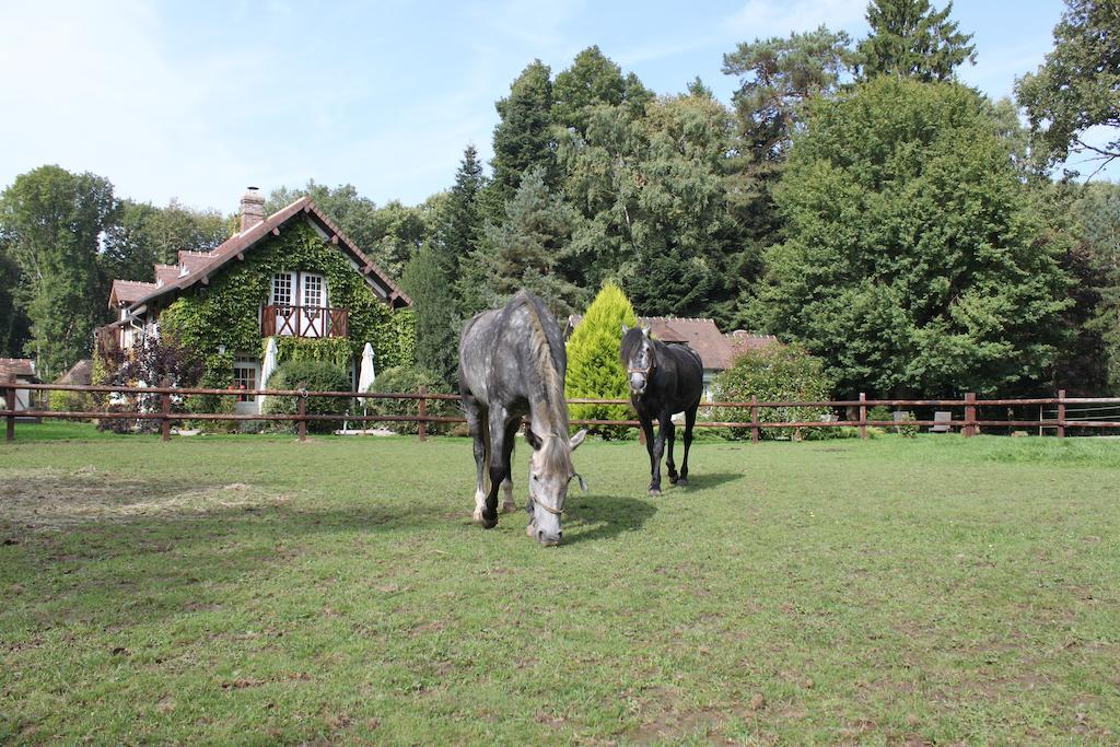 Domaine Du Vertbois Bed & Breakfast La Haye-du-Theil Exterior photo