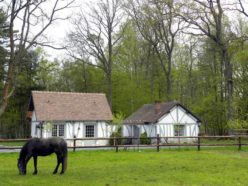 Domaine Du Vertbois Bed & Breakfast La Haye-du-Theil Exterior photo