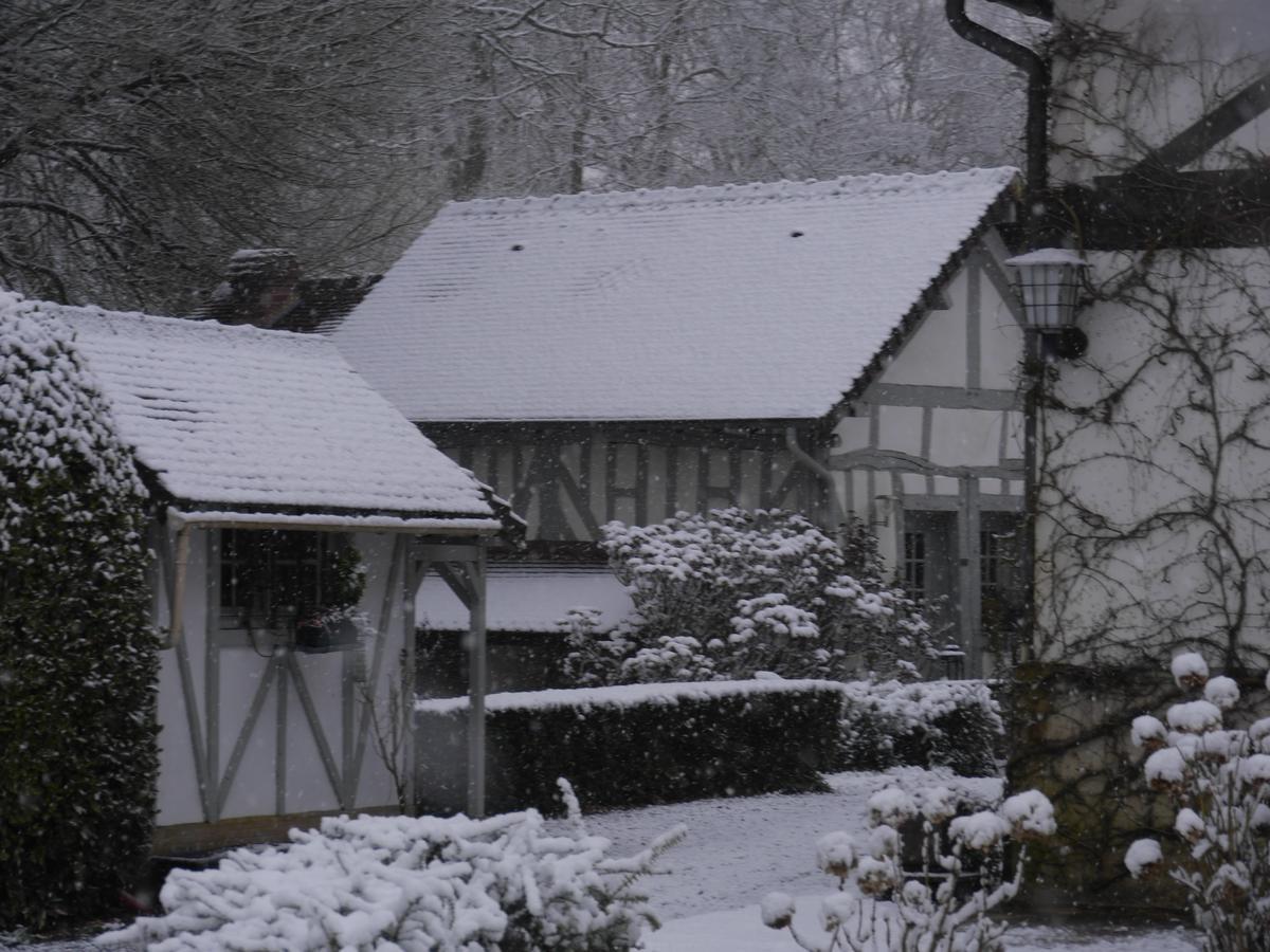 Domaine Du Vertbois Bed & Breakfast La Haye-du-Theil Exterior photo