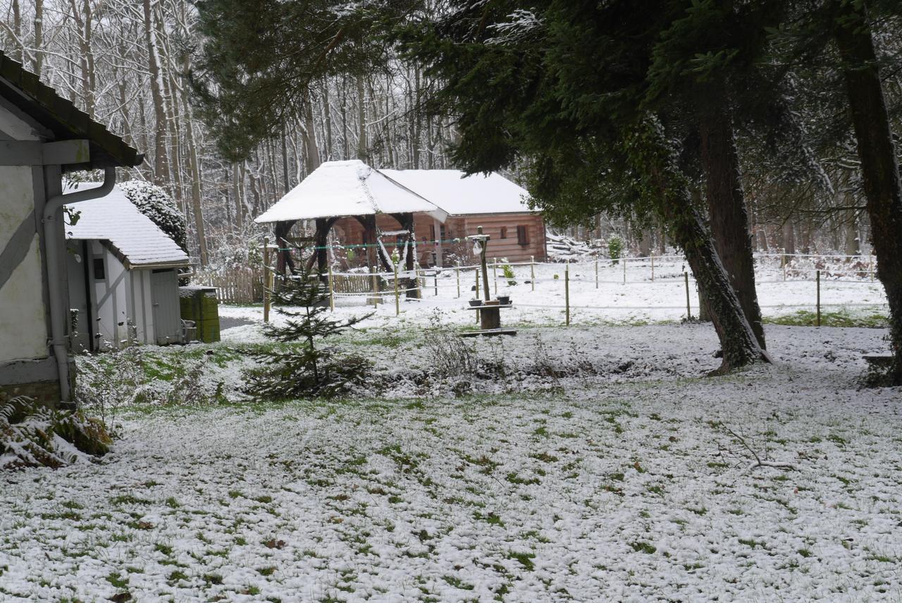 Domaine Du Vertbois Bed & Breakfast La Haye-du-Theil Exterior photo