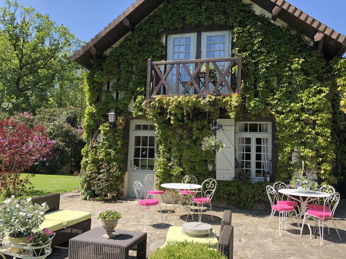 Domaine Du Vertbois Bed & Breakfast La Haye-du-Theil Exterior photo